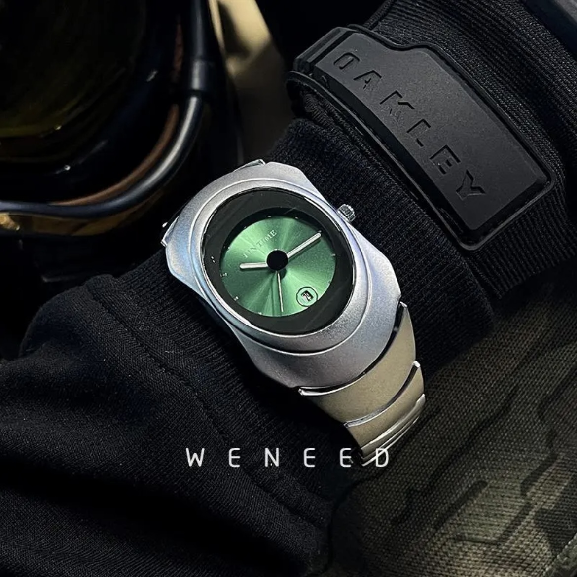 Oakley Y2K Retro Future Alien Watch