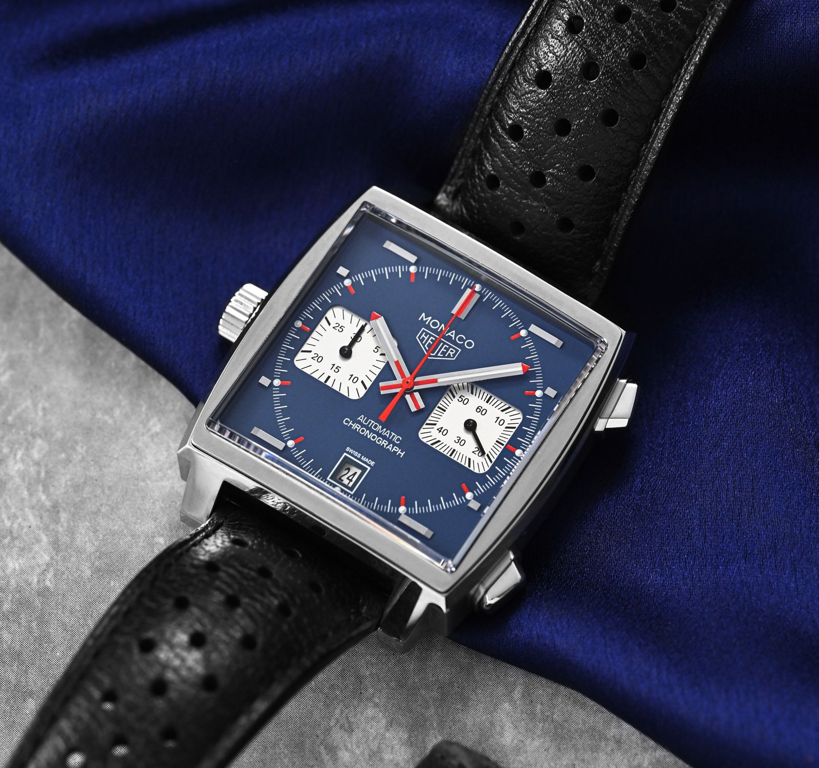 Retro Racing Reborn – Timeless in a Square Frame