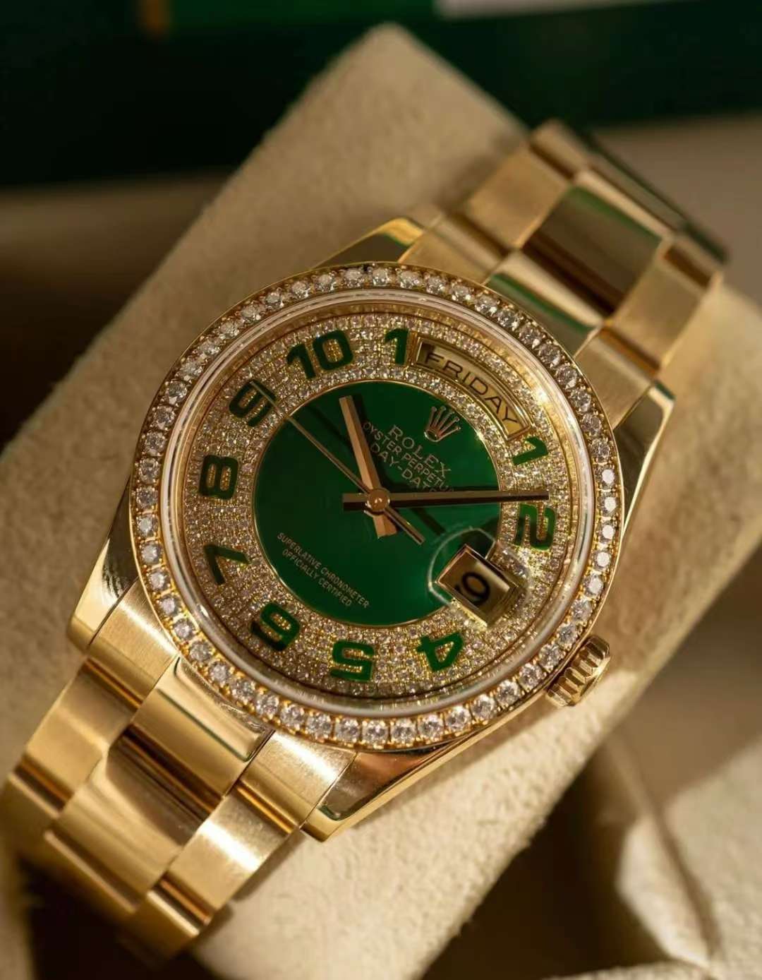 Gold-plated diamond men's watch