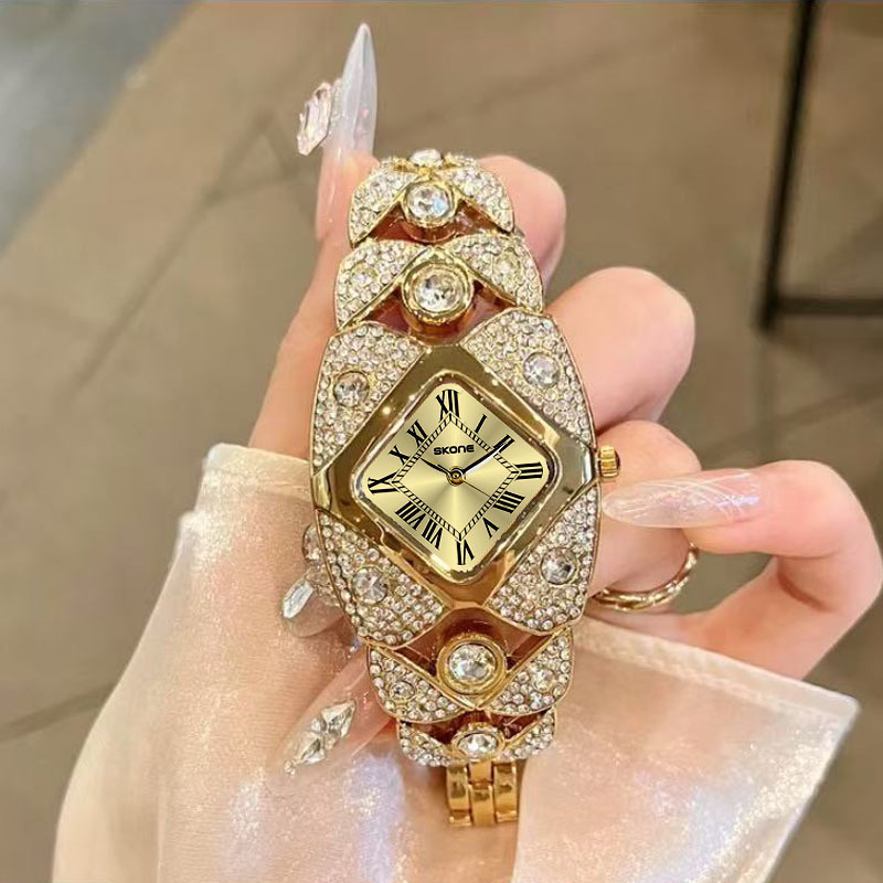 Women's Retro Quartz Watch with Sparkling Rhinestones