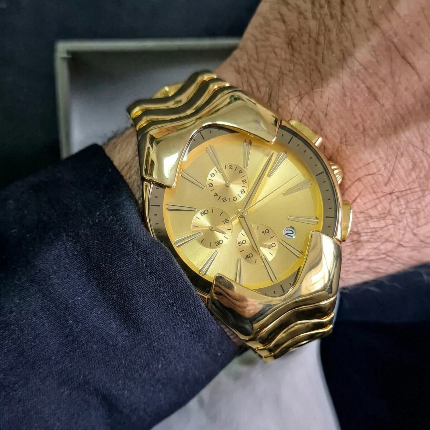 Stylish and unique dial with irregular shape, multi-functional calendar men's quartz watch
